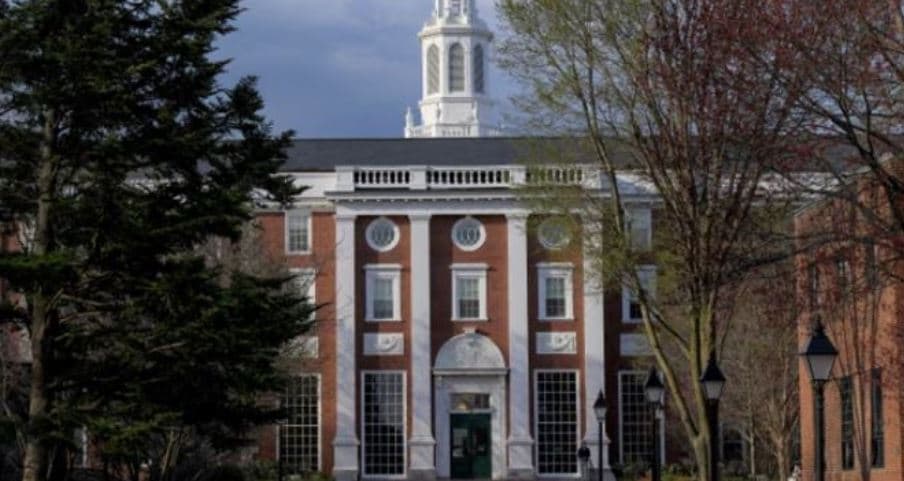 Administrata Trump rrit presionin ndaj Harvardit: Nis hetimi për kërkimet e financuara nga shteti