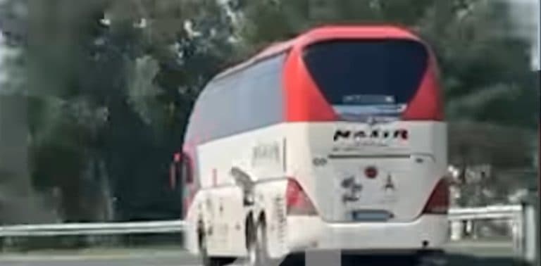 Udhëtarë nga Gostivari bllokohen 15 orë në Austri pas defektit të autobusit, kompania nuk reagon