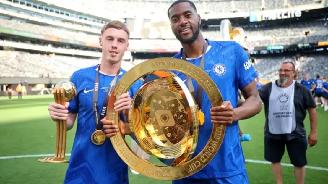 Cole Palmer “thumbon” shokun e Chelsea-s në Instagram për shiritin e kapitenit