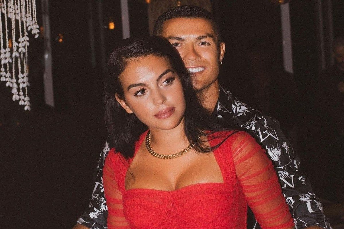 Cristiano Ronaldo i propozon martesë Georginas (FOTO)