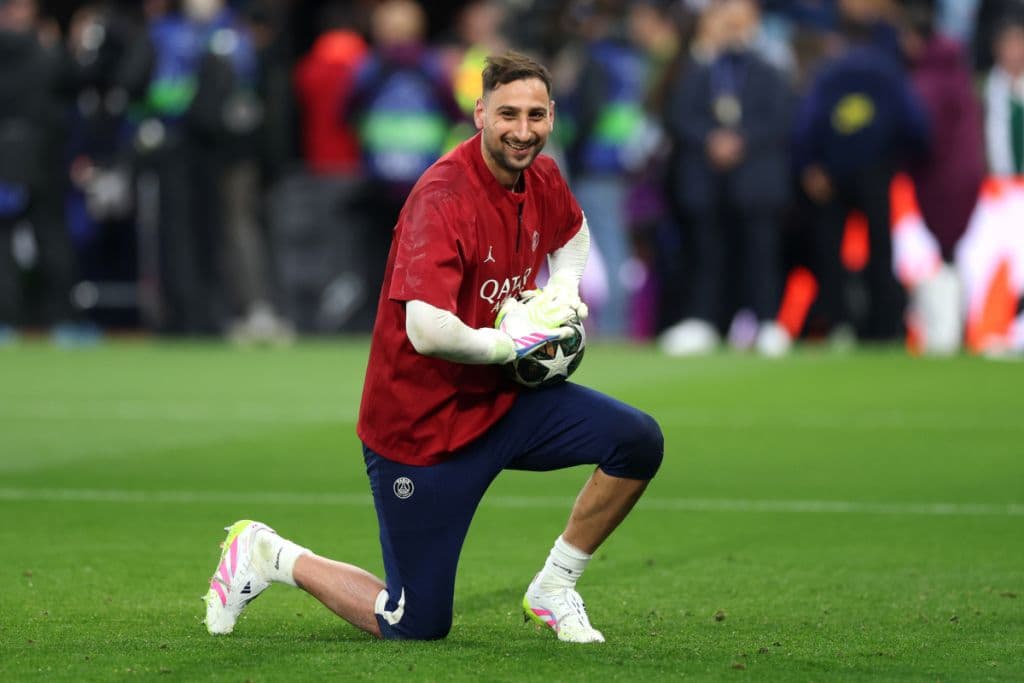 Trajneri i PSG-së, Enrique, thyen heshtjen për Donnarumman mes lidhjeve me Manchester City dhe Bayern