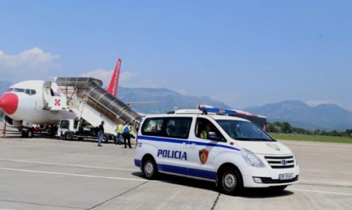 Me rrezikshmëri të lartë shoqërore! Arrestohet në Rinas 20-vjeçari belg i kërkuar ndërkombëtarisht