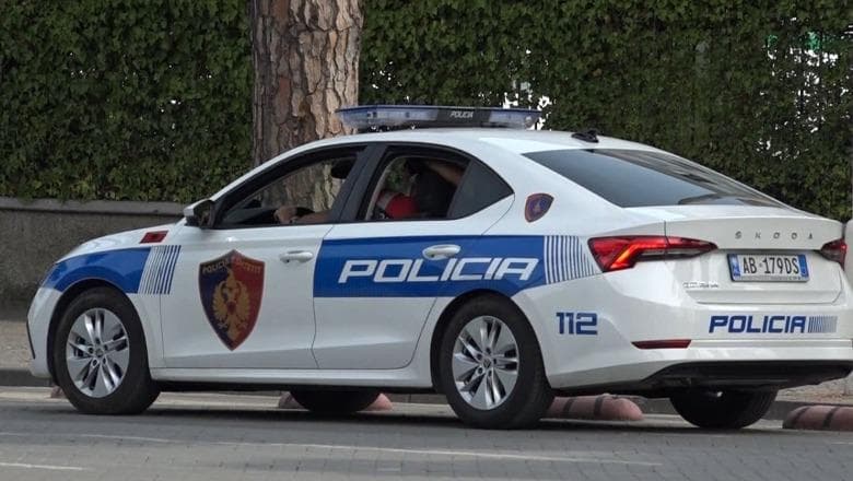 Berat/ Ndezi zjarr në tokën e tij dhe rrezikoi banesat e fshatit Rabijak, në pranga 65-vjeçari
