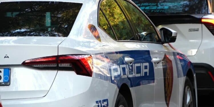 Tentoi të vriste me makinë komshiun, arrestohet i riu në Durrës