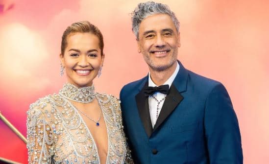 Kështu po e uron Rita Ora bashkëshortin për ditëlindjen e 50-të