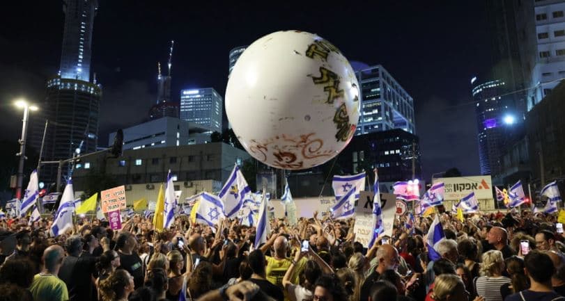 Protesta masive në Tel Aviv, mijëra izraelitë në shesh: Stop luftës, kthejini familjarët tanë në shtëpi