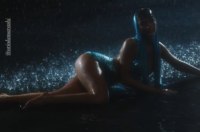 “Sirena blu”, Oriola sjell pozat magjike të verës