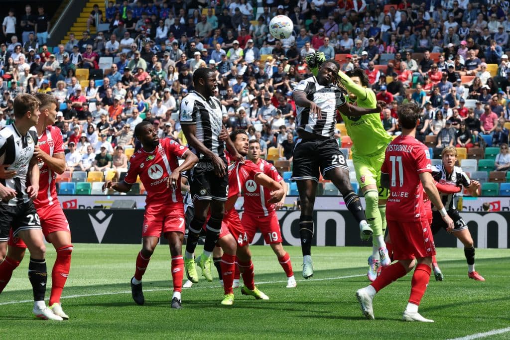 Inter ka dy objektiva kryesorë në mbrojtje derisa përgatitet për shitjen e Pavard