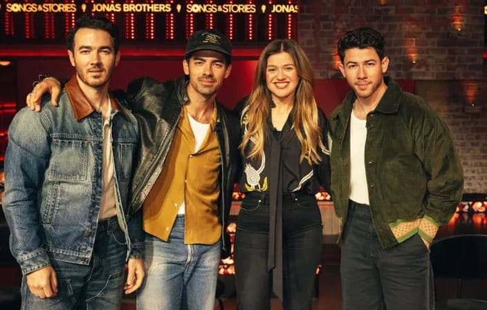 Kelly Clarkson reagon pas 20 vitesh për përmendjen në “Year 3000” nga Jonas Brothers