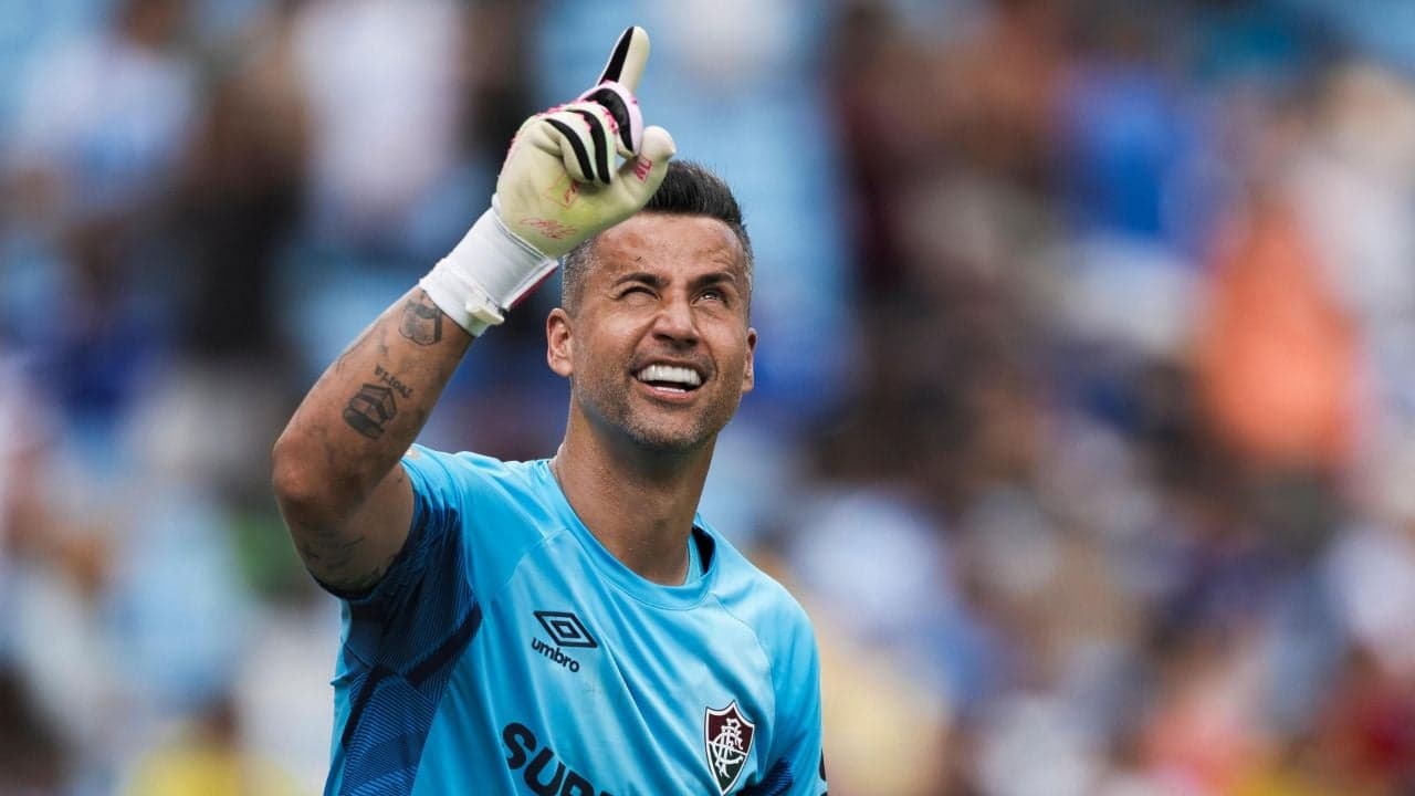 Me 1391 ndeshje të luajtura, Fabio e thyen rekordin botëror dhe hyn në histori të futbollit