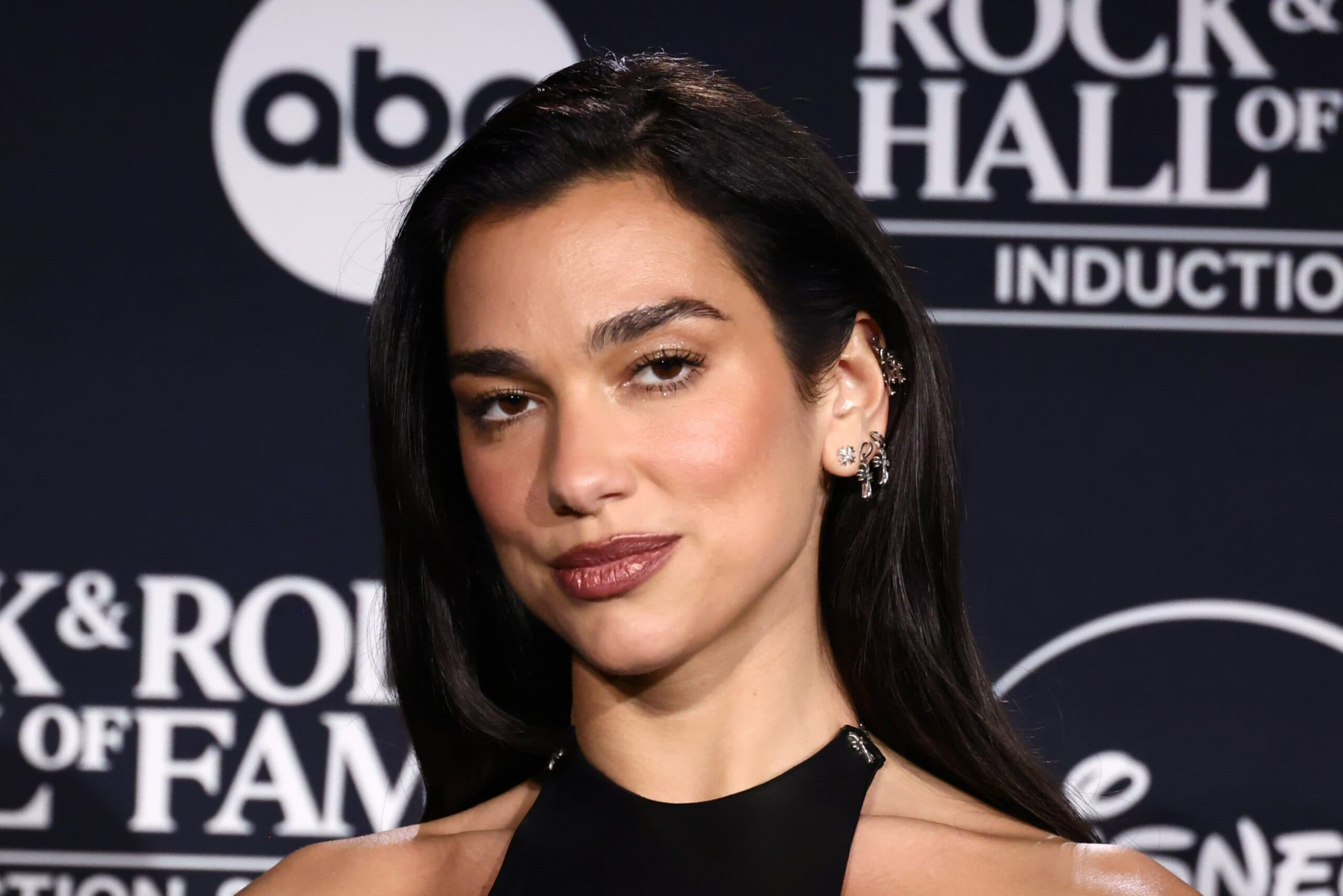Kjo këngë e Dua Lipa-s tejkalon shifrën e një miliard klikimeve në YouTube!