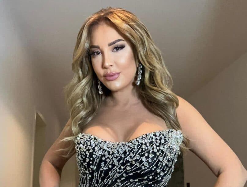 Teuta Selimi fotografohet në bikini, shfaq linjat trupore në formë