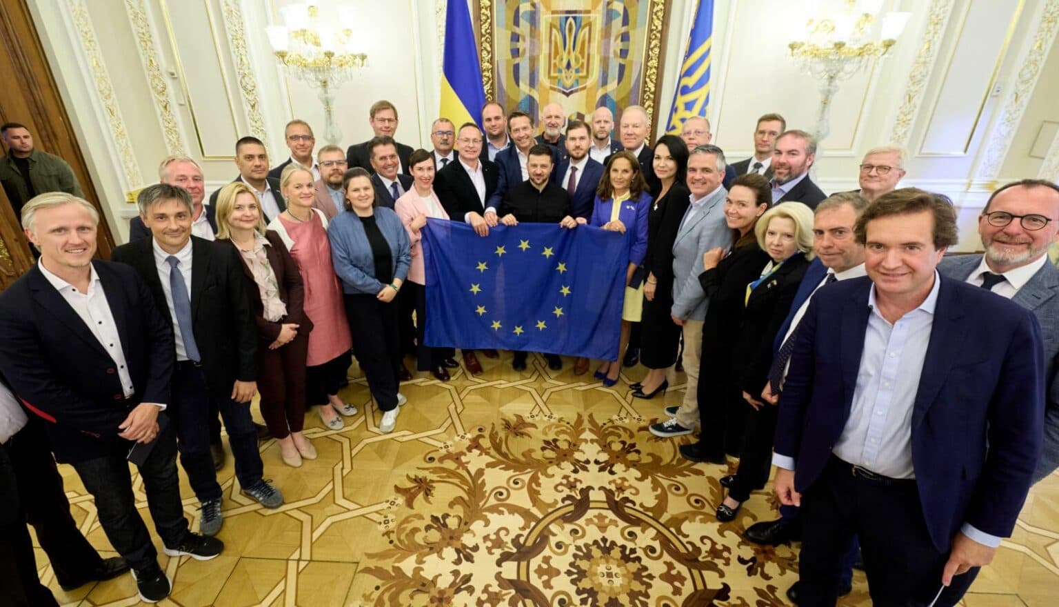 Zelensky vlerëson ndihmën e vendeve europiane: Asetet e ngrira ruse të përdoren për rimëkëmbjen e Ukrainës
