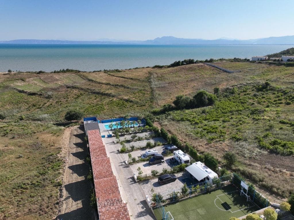 Durrës/ Shembet me tritol resorti i ndërtuar pa leje, në pronësi të ish-kreut të IMT-së