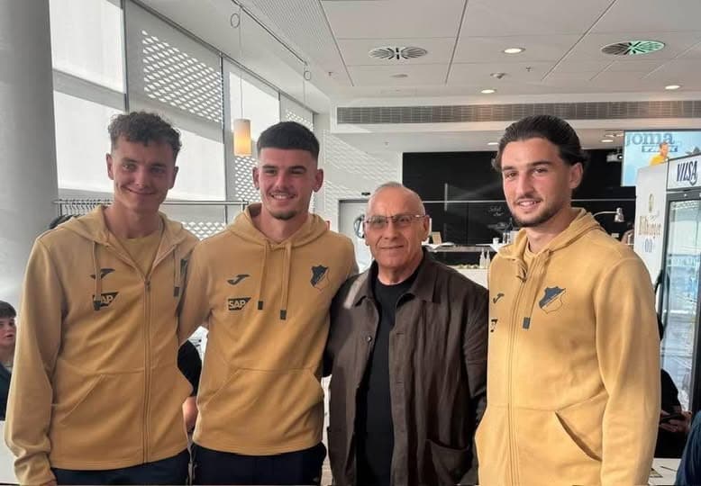 Agim Ademi takon futbollistët shqiptarë të Hoffenheim-it pas ndeshjes ndaj Frankfurtit