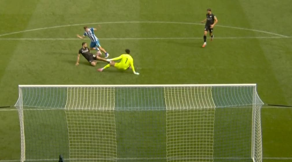 Çfarë klasi nga Gruda, futbollisti shqiptar “trullosë” portierin e Manchester Cityt dhe shënon supergol