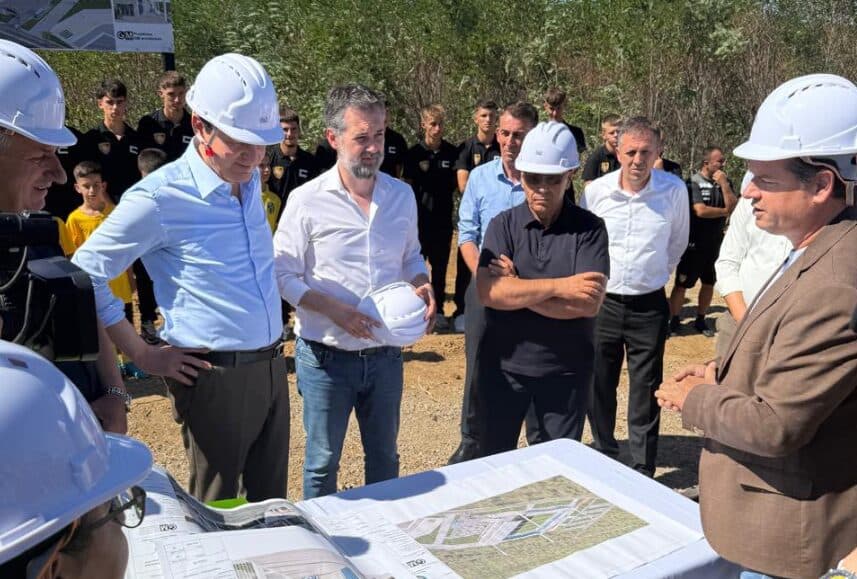 Agim Ademi njofton se u vendos gurthemeli i stadiumit të ri në Suharekë