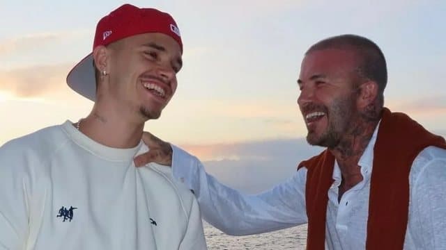Habit Romeo Beckham, krah babait të tij pozon krejtësisht i …