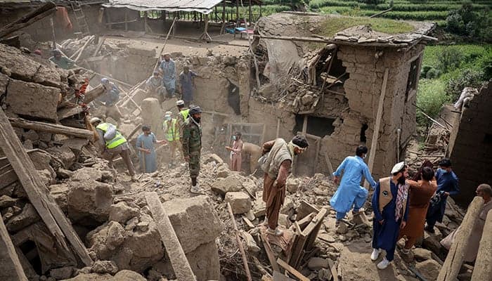 Mbi 2,200 të vdekur nga tërmeti në Afganistan, mijëra të tjerë të plagosur