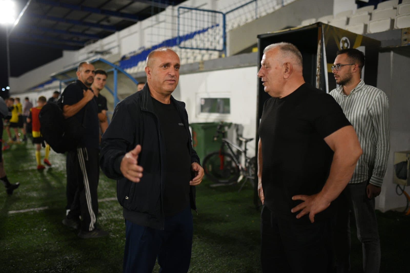 Lotina shkëlqen pranë Mozzikut