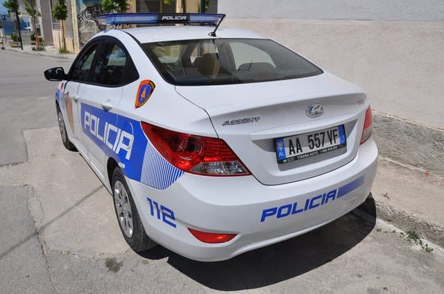 Nënë e bir grabitës, zbardhen 6 vjedhje në Memaliaj dhe Përmet
