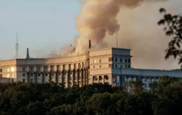 Rusia sulmon për herë të parë selinë e qeverisë së Ukrainës