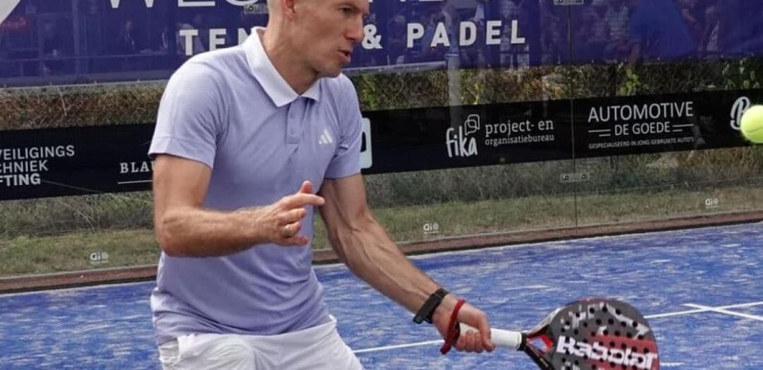 Arjen Robben fillon karrierën profesioniste në Padel