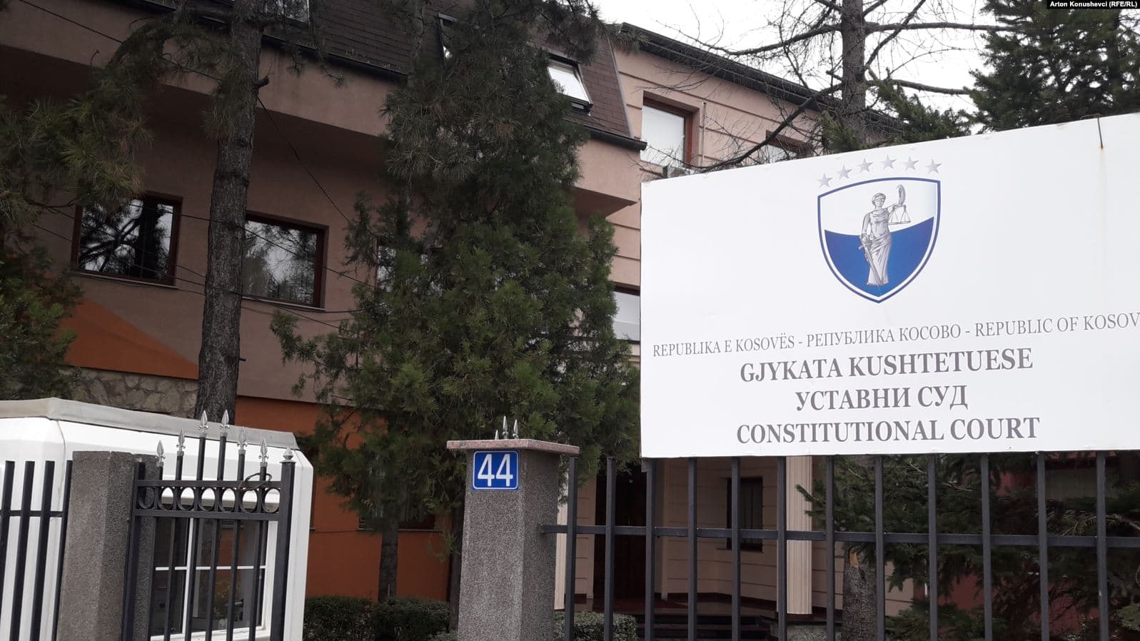 Kushtetusja reagon pas deklaratave të Kurtit e Konjufcës, apelon tek të gjitha palët që të respektojnë pavarësinë e saj