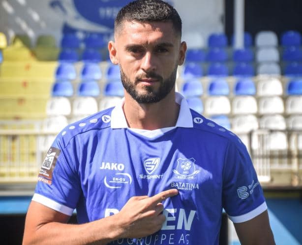 Llapi nënshkruan me ish-futbollistin e Kievos