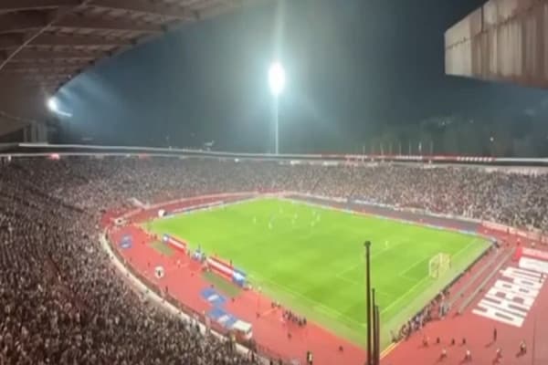 ​Tifozët serb shfaqin urrejtjen e madhe ndaj Kosovës edhe gjatë ndeshjes me Anglinë