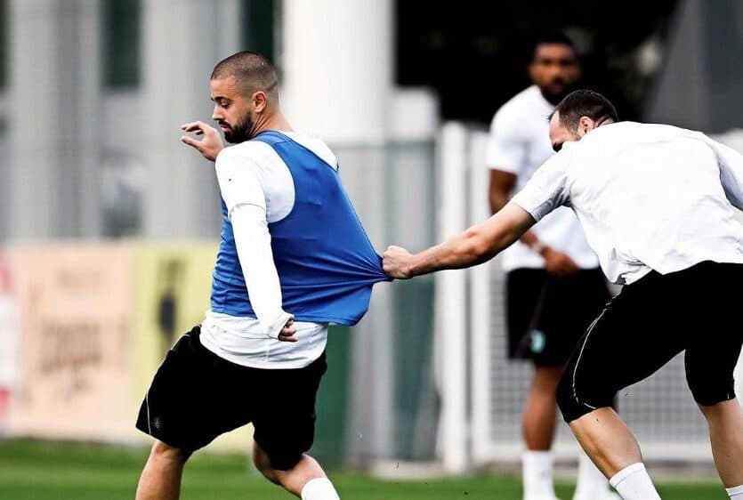 Futbollistët e Juventusit nuk mund ta ndalin Zhegrovën në stërvitje, shënon gol të bukur (VIDEO)