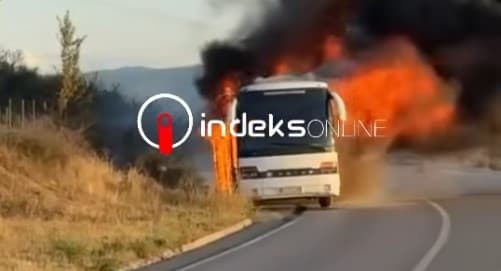 Digjet një autobus në afërsi të Shtimes