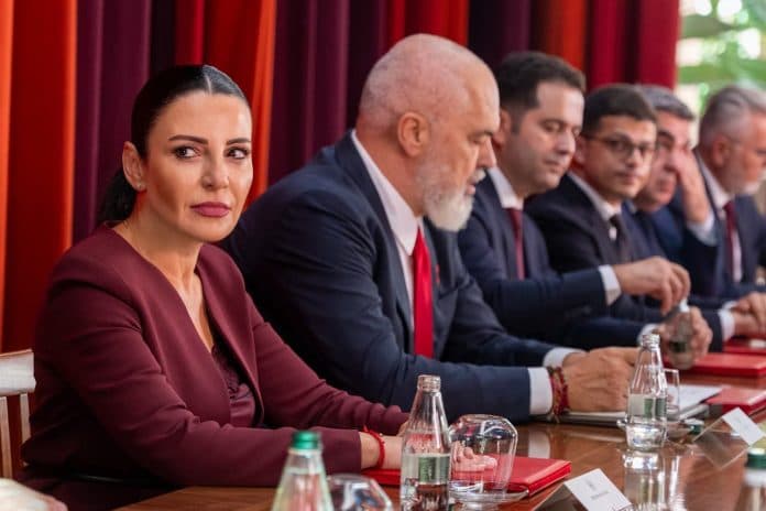 Balluku: Detyrën e shoh si mision për të vënë qoftë një gur në themelet e një shteti që lulëzoi nga gërmadhat e tranzicionit