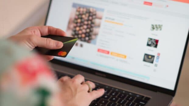 Bizneset rrisin shitjet online, arrijnë në mbi 10% të xhiros