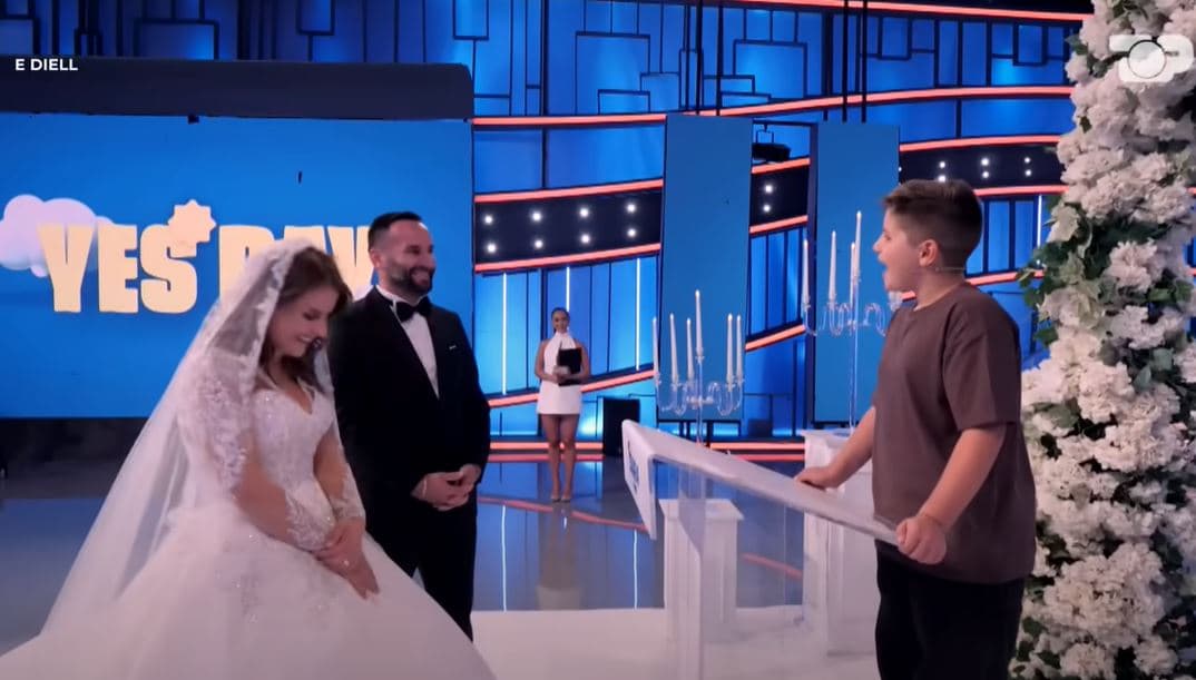 Në puntatën e parë, Eglit ia kujtojnë martesën me Gjestin