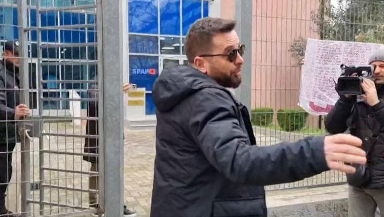 Dosja/ Zbardhen mesazhet mes Erion Isait dhe administratores për tenderin e ujësjellësit: Sa më shpejt, duhet t’i vulos!