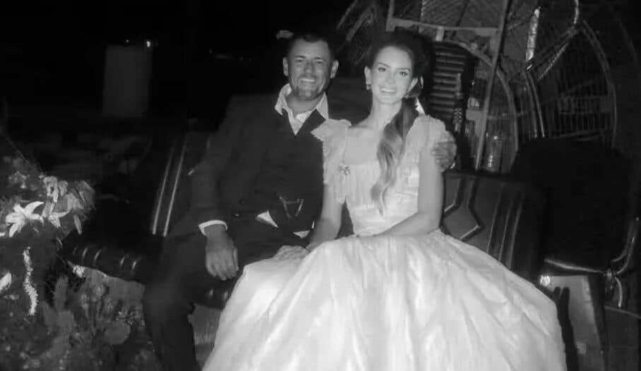 Lana Del Rey feston përvjetorin e parë të martesës, ndan për herë të parë foto nga dasma!