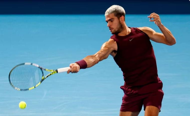 Carlos Alcaraz arrin gjysmëfinalen e “Japan Open”