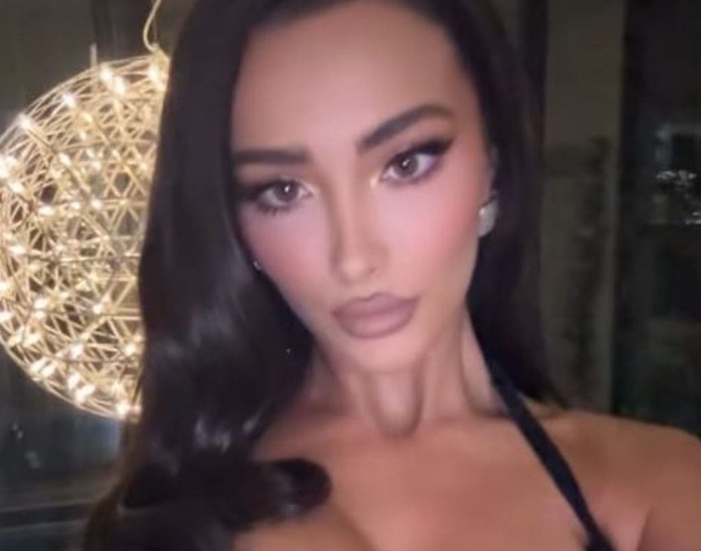 Të gjithë sytë tek Alba, shfaqet përvëluese në fustan të zi