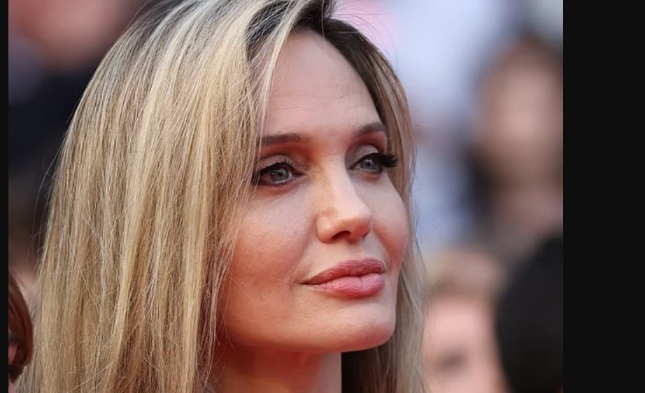 Gratë me ‘gjenin Angelina Jolie’ mund të kontrollohen për herë të parë për kancer ovarian në Britani