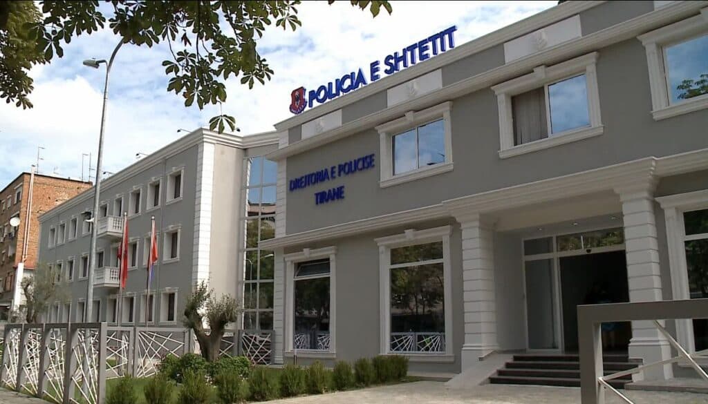 “Këmbimi”/ Shantazh për 5.000 € dhe rrëmbim i një të mituri. Arrestohen 3 të rinj në Tiranë