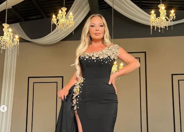 Trupin “bombë”, Violetë Kukaj në fustan të zi duket për mrekulli