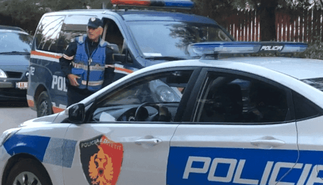 Kavajë/ Çifti i bashkëjetuesve sherr në banesë, gruaja bie nga ballkoni, përfundojnë në polici