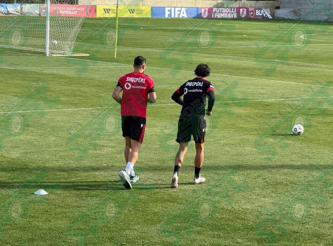 Nga aeroporti, direkt në stërvitje, ky është futbollisti që iu bashkua Shqipërisë në minutat e fundit