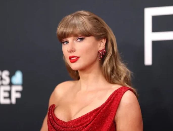 Korri sukses me album, Taylor nis pushimet