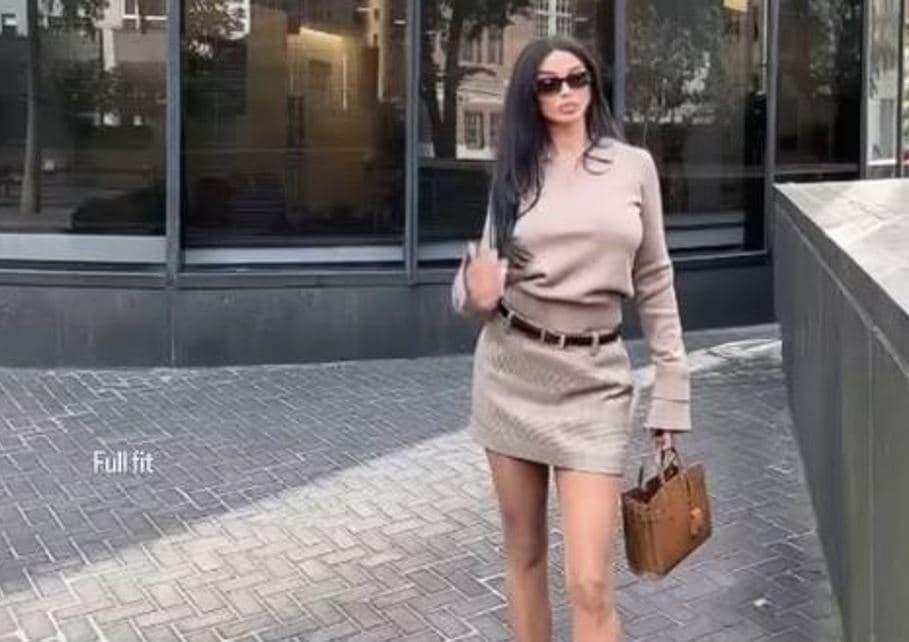 Vildanja “bombardon”, pa reçipeta gjoksin e ekspozon