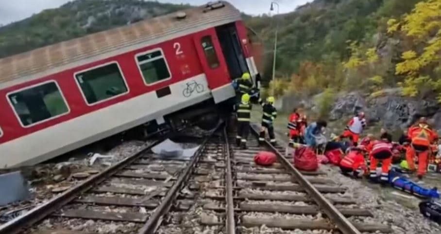 Përplasen dy trena në Sllovaki, 20 të plagosur