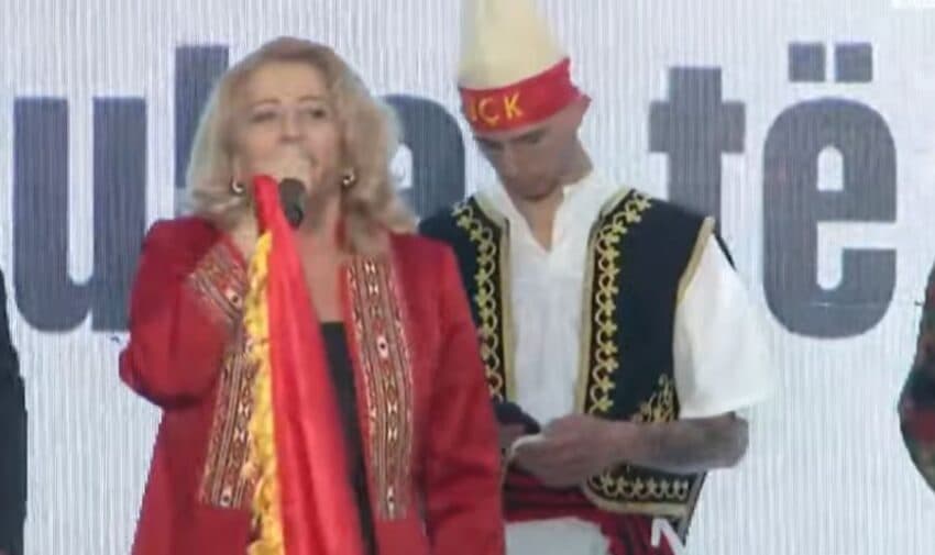 Shkurte Fejza me “Mora fjalë” çon në këmbë Tiranën