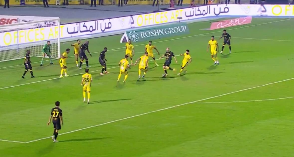 Çfarë qetësie në zonën e 16-metërshit, Mario Mitaj shënon gol për Al Ittihadin