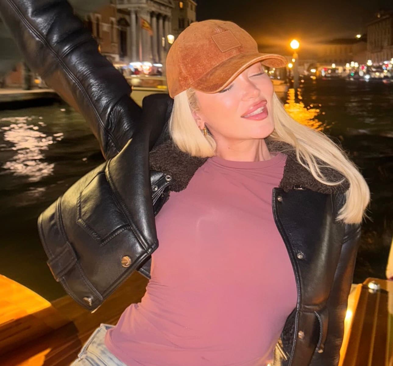 Era shkëlqen në Venezia, buzëqeshje dhe energji që rrëmben!